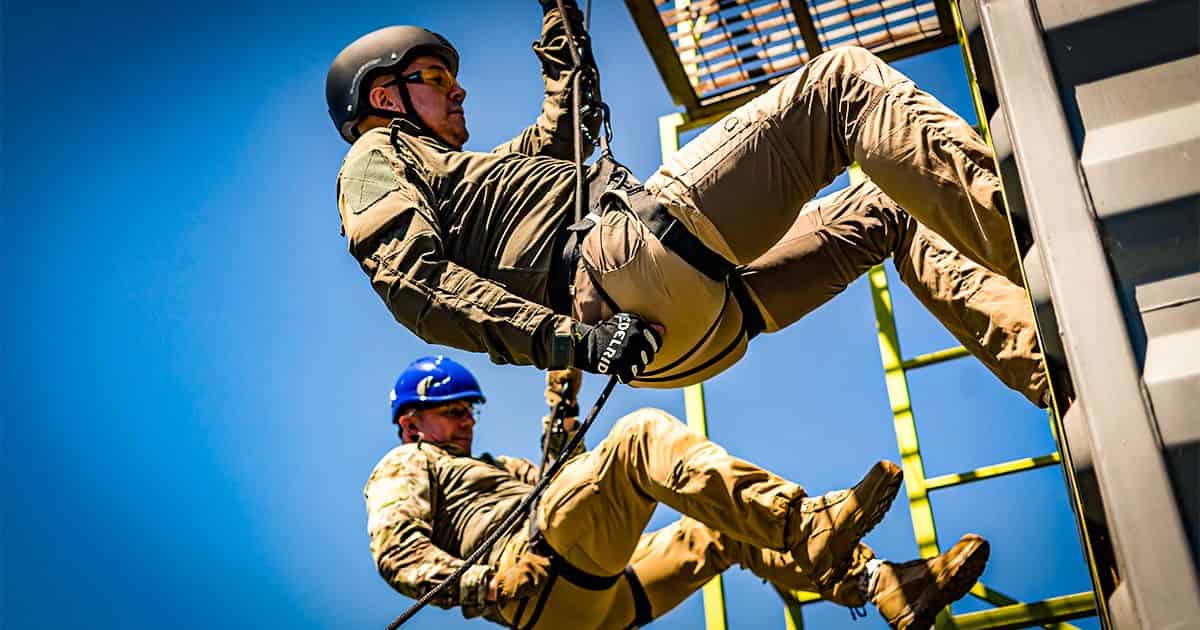 Kurz: Základy taktického zlaňovania (fast-rope)